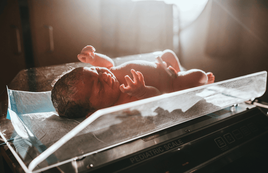 Käseschmiere beim Baby: Was Eltern darüber wissen sollten