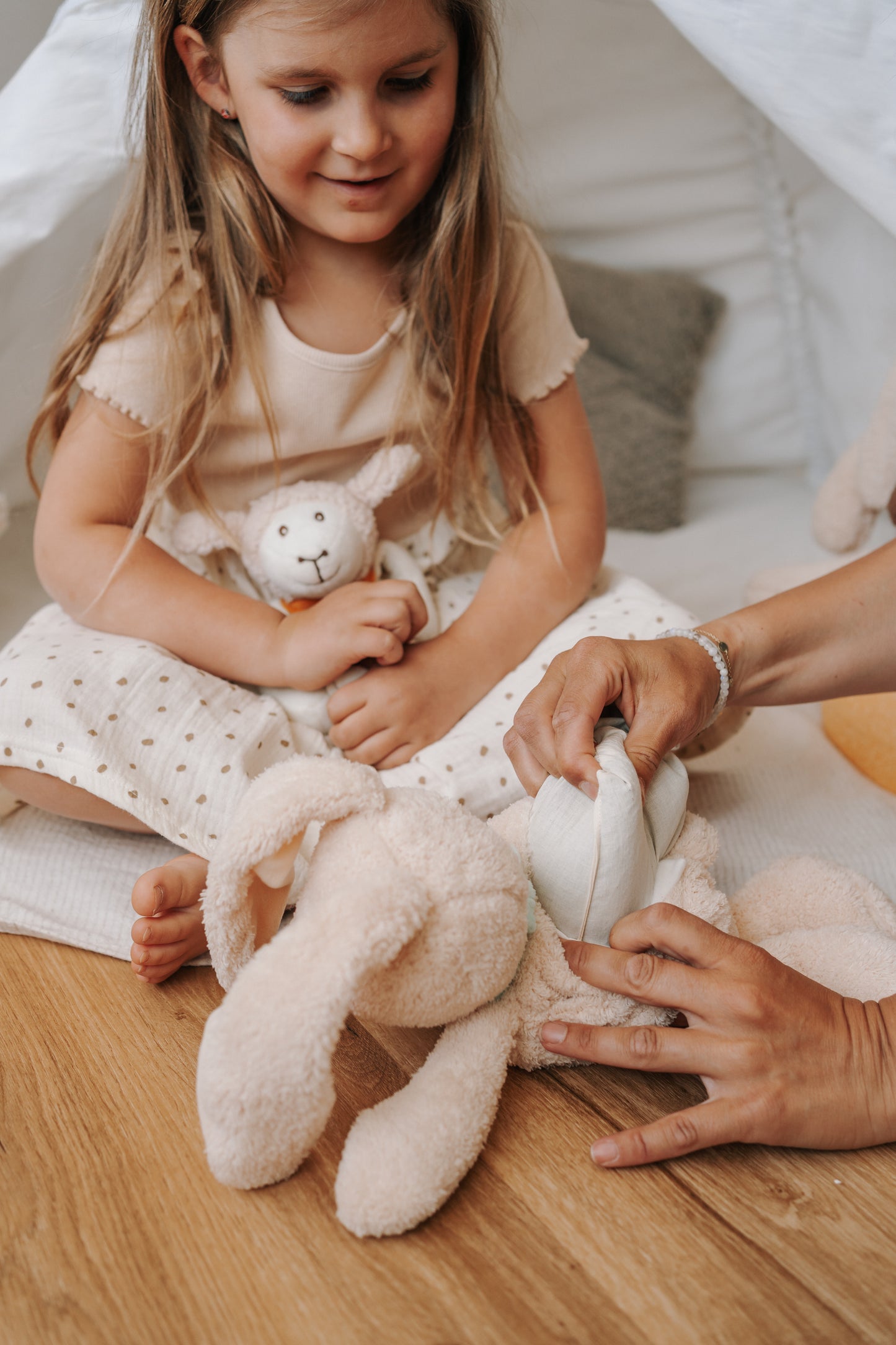 335-V2_335-V3_336-V4_336-V5_338-V1_4260018193613_4260018193620_4260018193491_4260018193507_4260018193606_Wärme-Kuscheltier, Schaf, RSK, Baby, BK_Wärme-Kuscheltier, Schaf, RSK, Baby, HT_Wärme-Kuscheltier, RSK, Baby sort._Wärme-Kusche.jpg