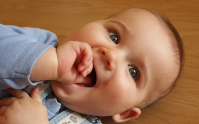 Baby zahnt – was hilft?