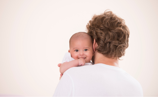 Richtig Bäuerchen machen: So hilfst du deinem Baby